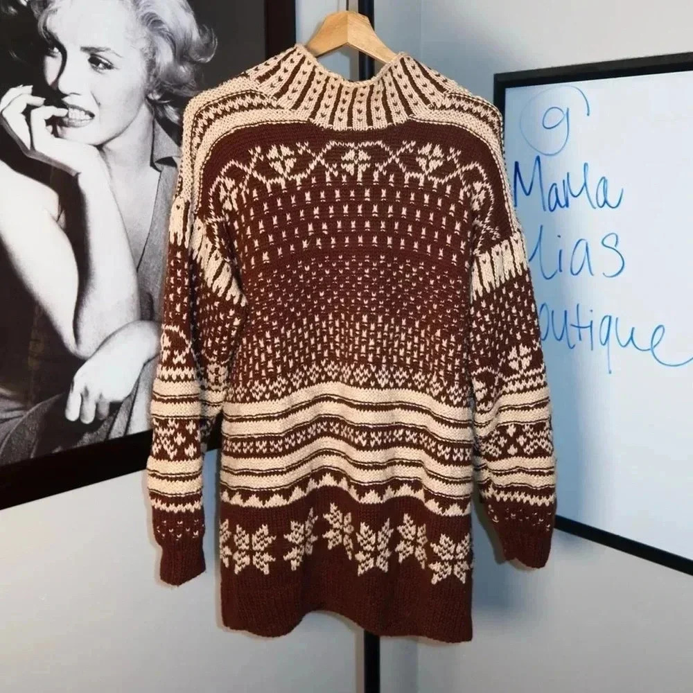 Vintage Jones New York Sport Exclusive hand knit turtle neck Brown cream sweater